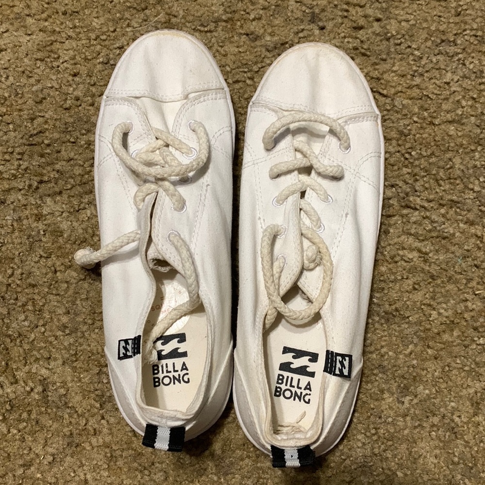 white billabong shoes